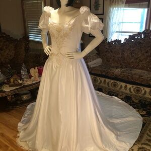 Stunning Slenderizing David’s Bridal St Tropez White Beaded Wedding Dress S 20